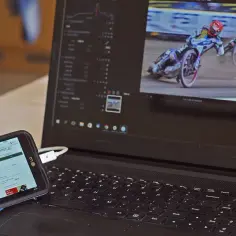 Jak skutecznie przekształcić smartfon w drugi monitor komputera