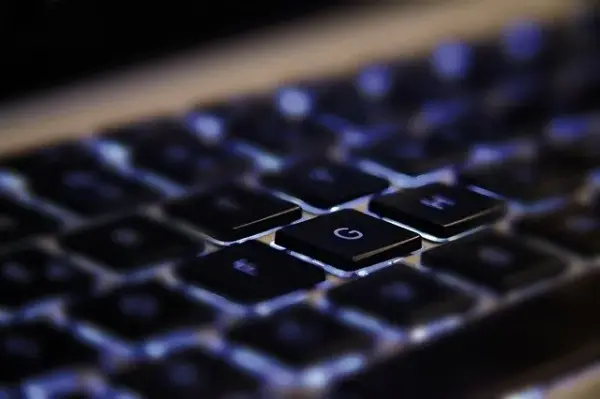 Jak Naprawić Przestawioną Klawiaturę? Proste Kroki Naprawy Układu Klawiatury